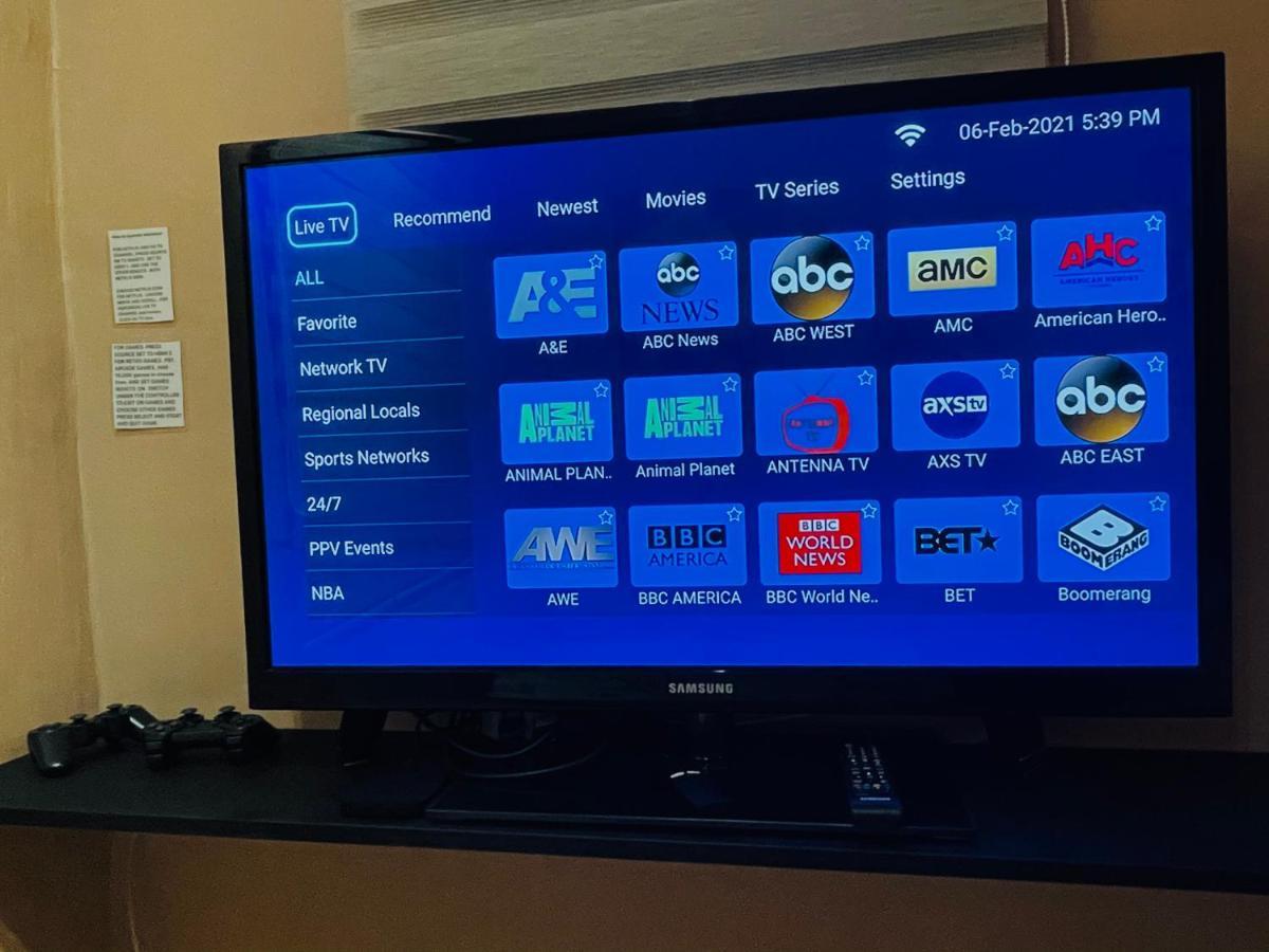 Staycation Netflix Wifi Thousand Cable Channels Games And Board Games Fiber Net Cozy Comfy Relax