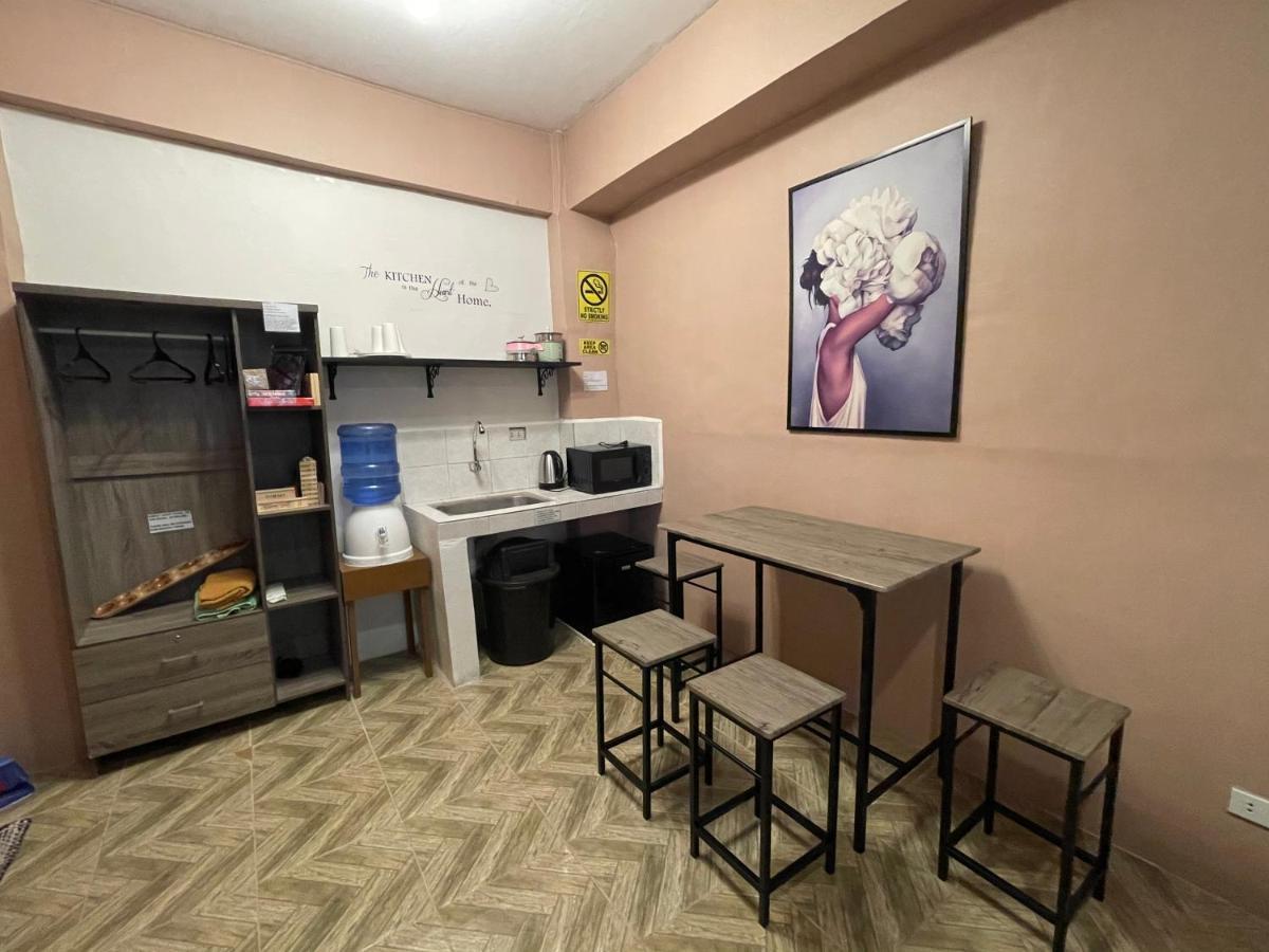 Staycation Netflix Wifi Thousand Cable Channels Games And Board Games Fiber Net Cozy Comfy Relax